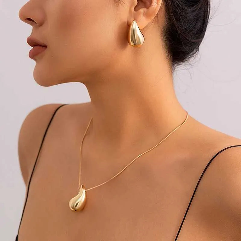 Golden Glow Drop Set ✨💛 – Sleek, Modern & Minimalist Charm