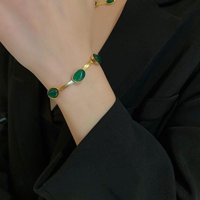 👑 Queen’s Grace Green Pendant Necklace Set with Bracelet ✨💚