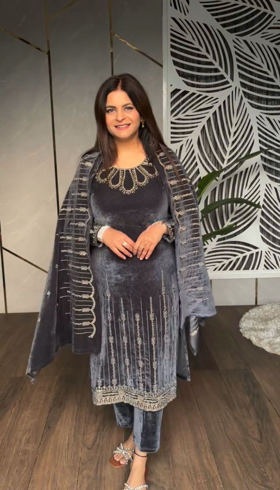 💖 Heavy Velvet Embroidery Top–Bottom Set with Matching Velvet Dupatta