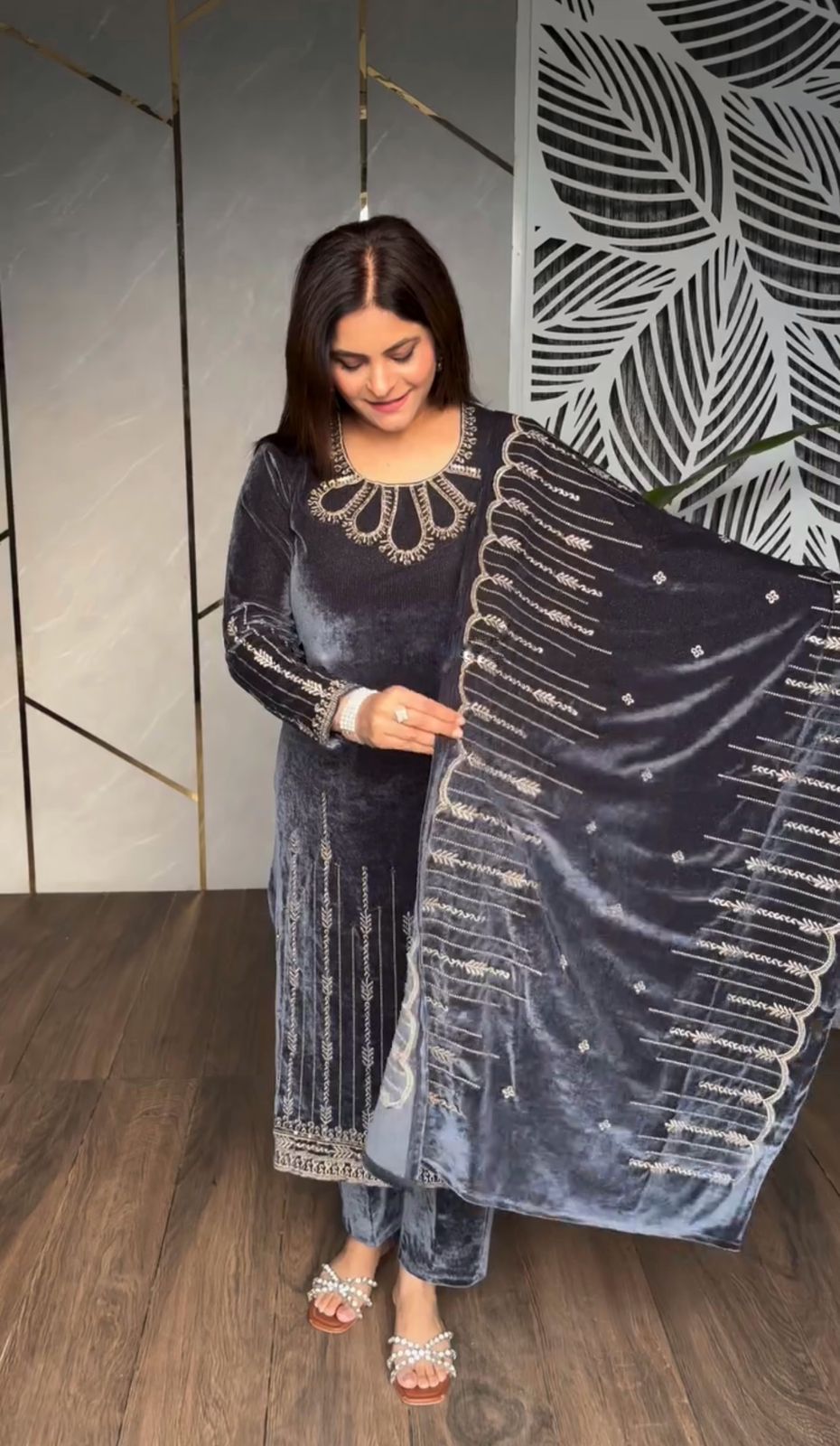 💖 Heavy Velvet Embroidery Top–Bottom Set with Matching Velvet Dupatta