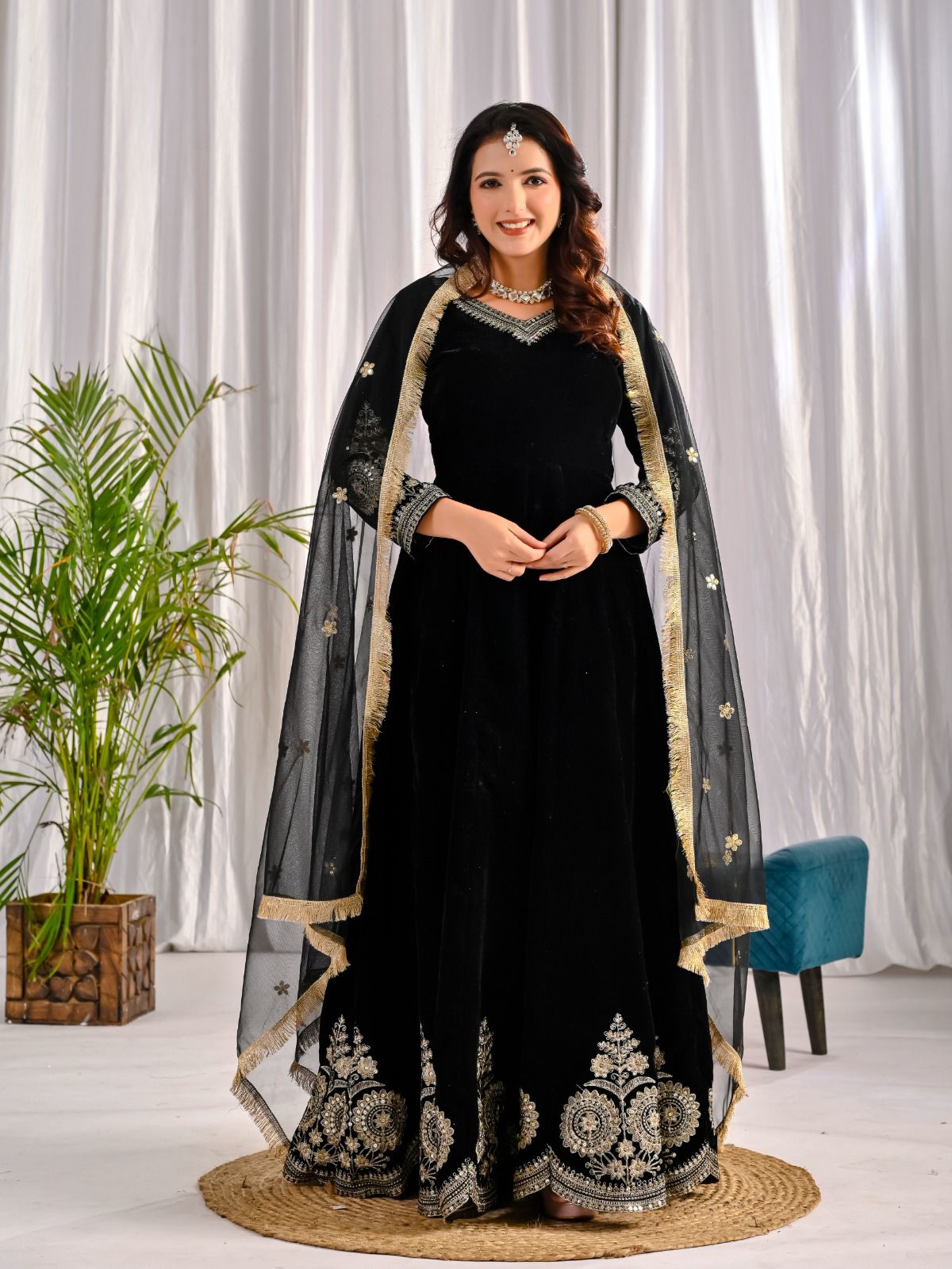 🌟 Royal Anarkali Suit Set with 3-Meter Flair & Heavy Embroidery Work