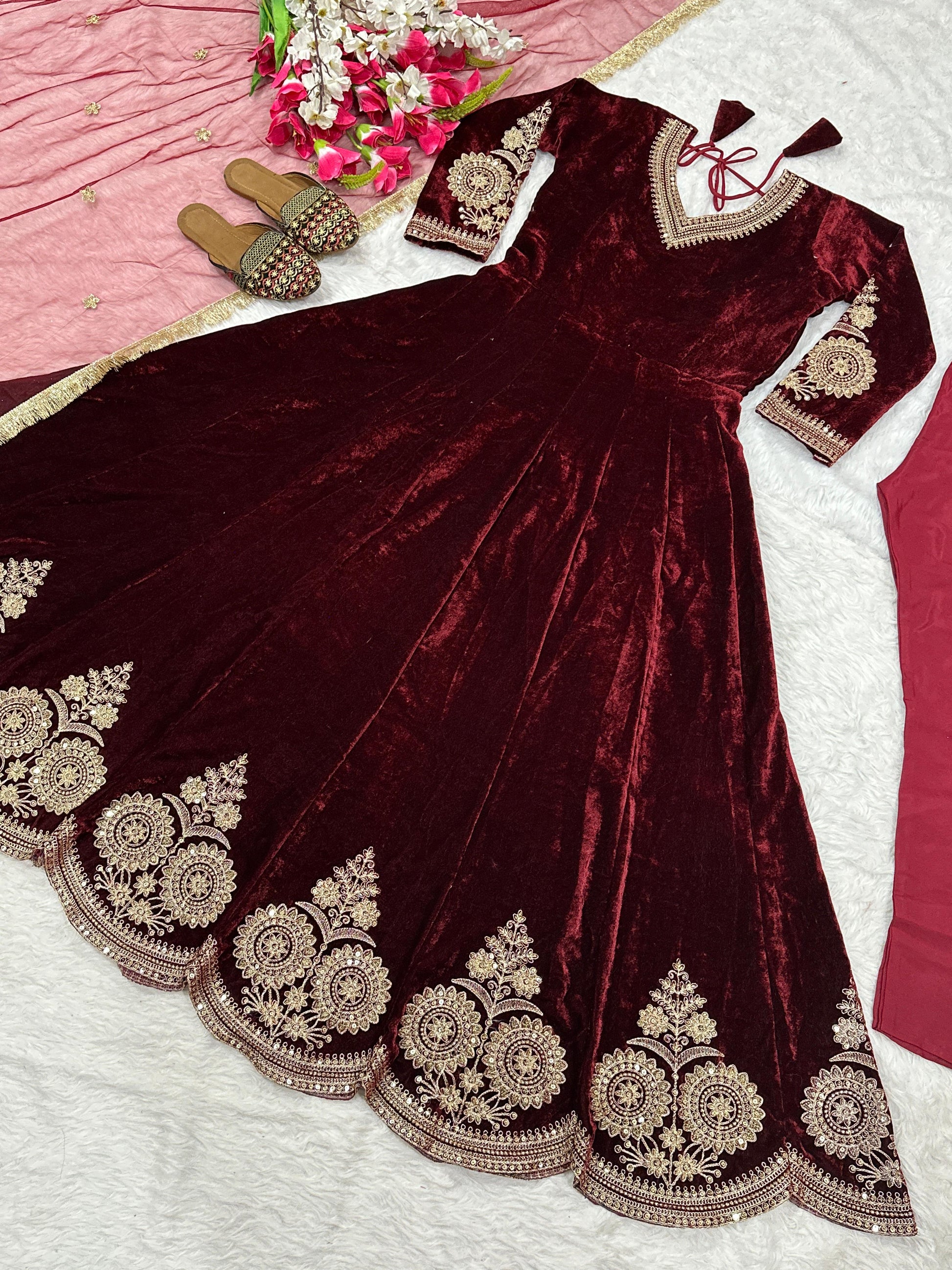 🌟 Royal Anarkali Suit Set with 3-Meter Flair & Heavy Embroidery Work