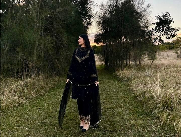 🔥 New Launch – Sequins & Zari Embroidered Chinon Silk Kurti-Plazzo Collection