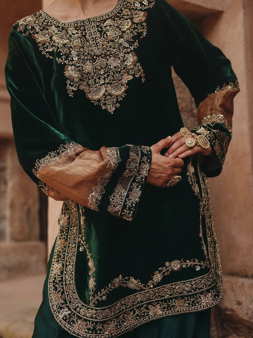 💖 Premium Partywear Velvet Suit with Georgette Sequins Border Dupatta 💖